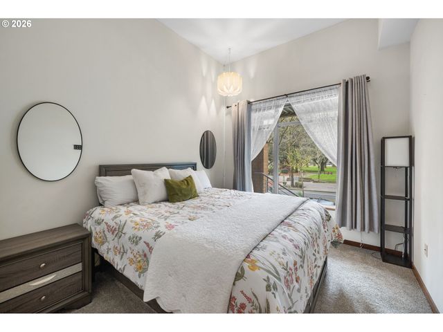 701 COLUMBIA St 105, Vancouver, WA 98660