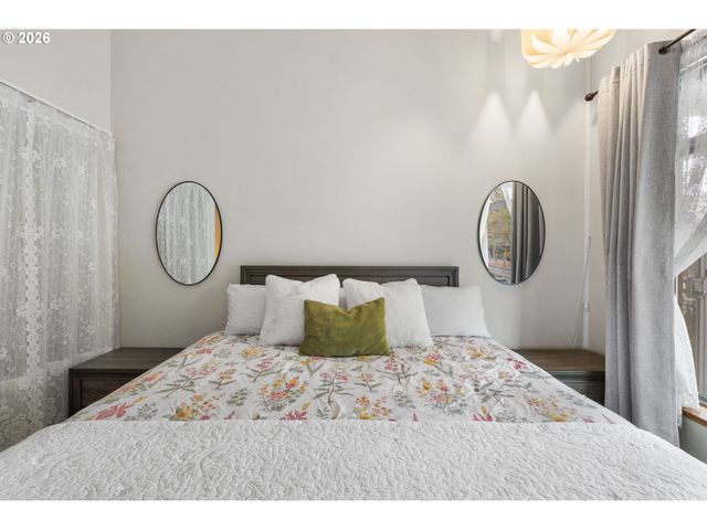 701 COLUMBIA St 105, Vancouver, WA 98660