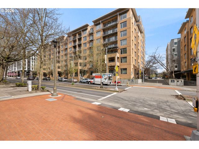 701 COLUMBIA St 105, Vancouver, WA 98660