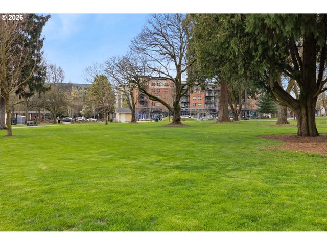 701 COLUMBIA St 105, Vancouver, WA 98660