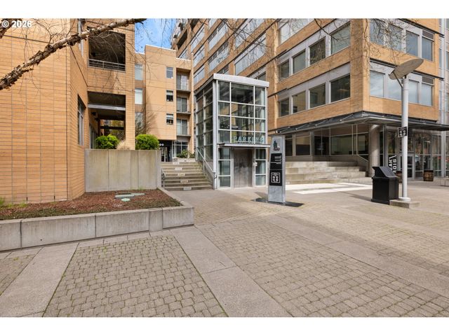 701 COLUMBIA St 105, Vancouver, WA 98660