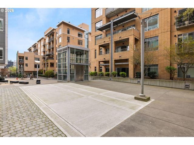 701 COLUMBIA St 105, Vancouver, WA 98660