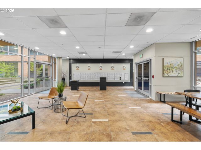 701 COLUMBIA St 105, Vancouver, WA 98660