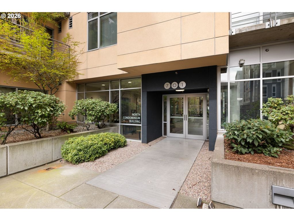 701 COLUMBIA St 105, Vancouver, WA 98660
