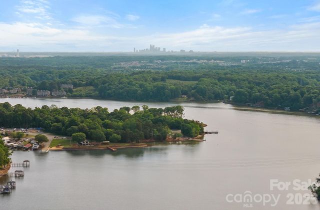 3225 Lake Pointe Drive, Belmont, NC 28012