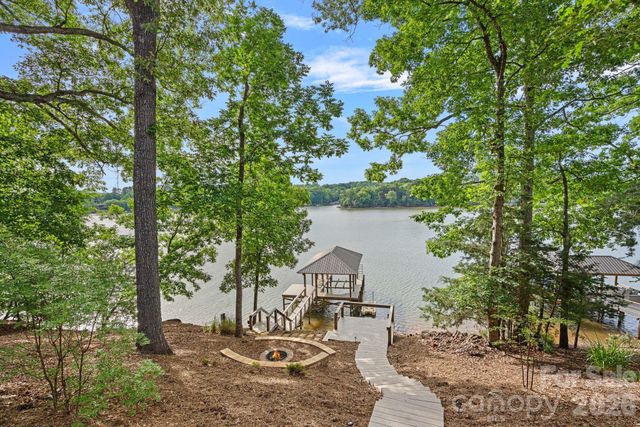 3225 Lake Pointe Drive, Belmont, NC 28012