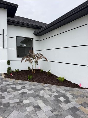 985 Gleason ST, Lehigh Acres, FL 33974