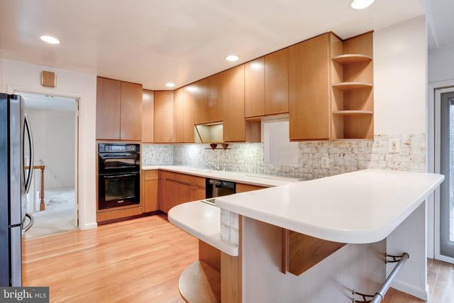 9018 HAMILTON DR, Fairfax, VA 22031