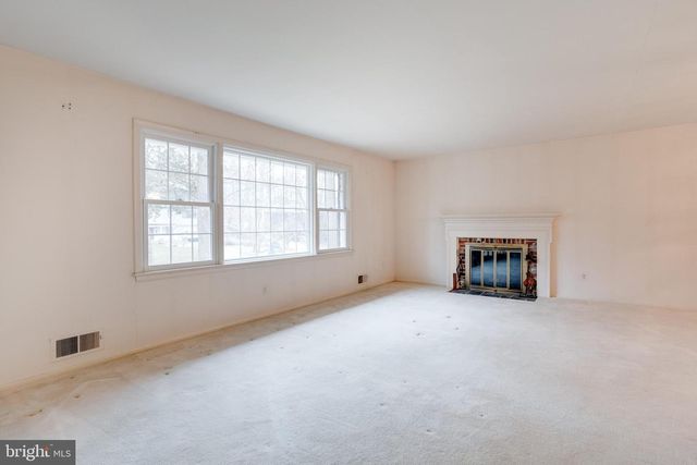 9018 HAMILTON DR, Fairfax, VA 22031