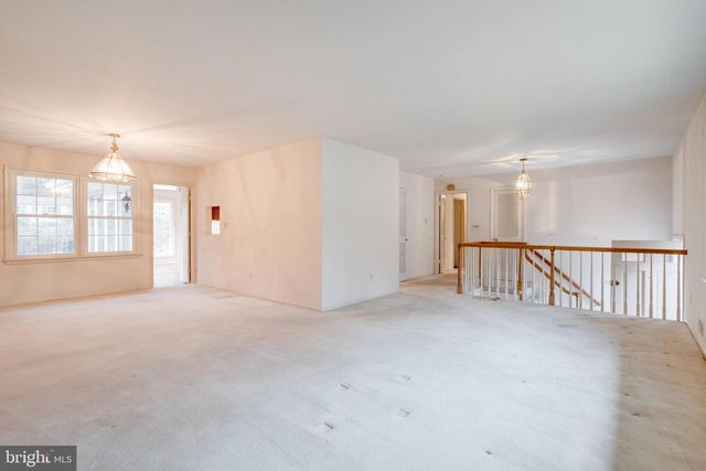 9018 HAMILTON DR, Fairfax, VA 22031