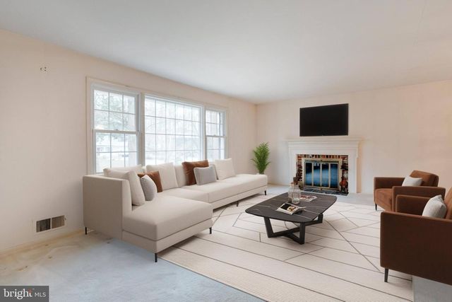 9018 HAMILTON DR, Fairfax, VA 22031