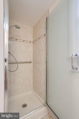 9018 HAMILTON DR, Fairfax, VA 22031