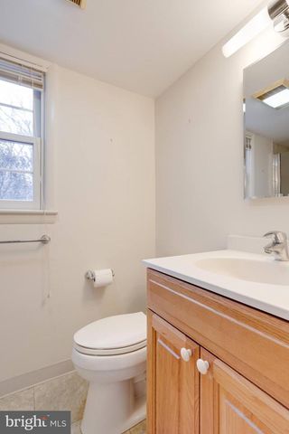 9018 HAMILTON DR, Fairfax, VA 22031