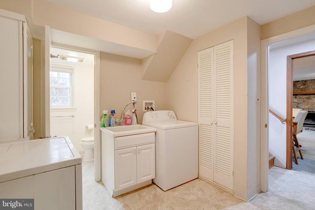 9018 HAMILTON DR, Fairfax, VA 22031