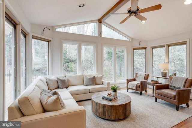 9018 HAMILTON DR, Fairfax, VA 22031