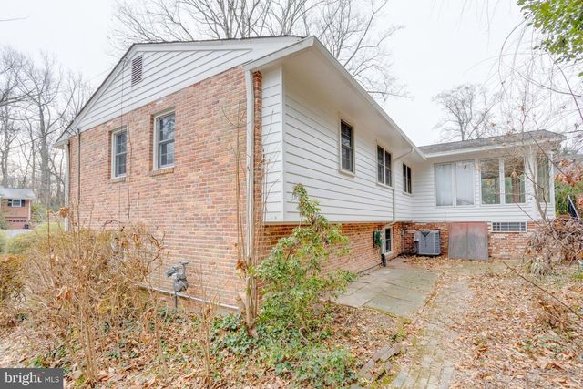 9018 HAMILTON DR, Fairfax, VA 22031