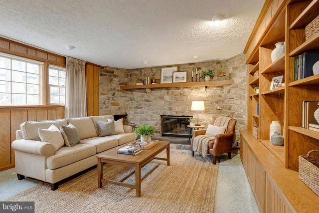 9018 HAMILTON DR, Fairfax, VA 22031