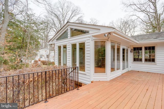 9018 HAMILTON DR, Fairfax, VA 22031