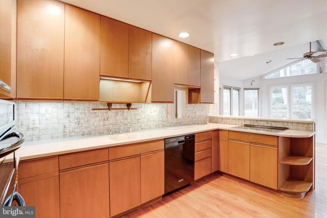 9018 HAMILTON DR, Fairfax, VA 22031