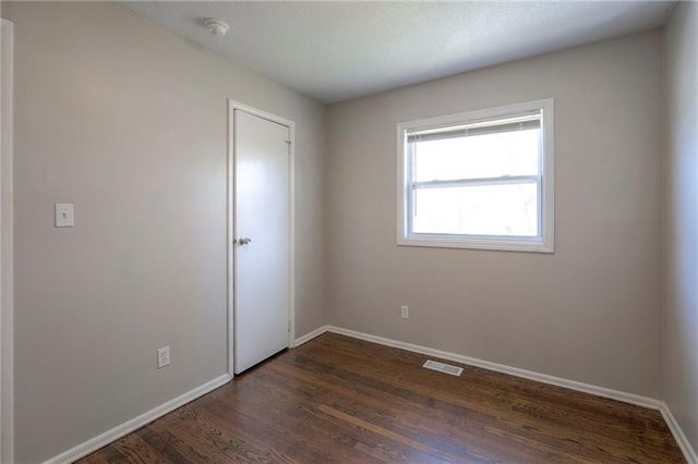 1715 Viking Drive, Independence, MO 64058