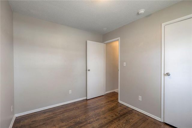 1715 Viking Drive, Independence, MO 64058