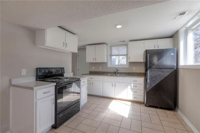 1715 Viking Drive, Independence, MO 64058