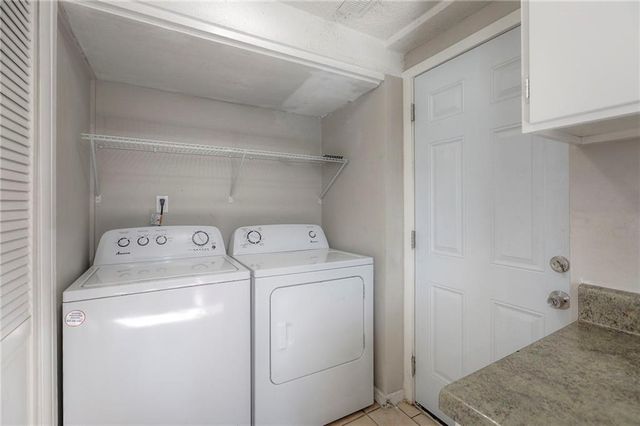 1715 Viking Drive, Independence, MO 64058