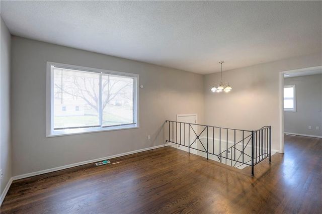 1715 Viking Drive, Independence, MO 64058