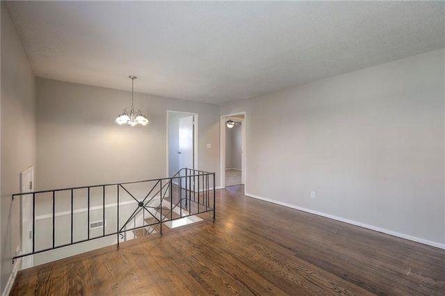 1715 Viking Drive, Independence, MO 64058