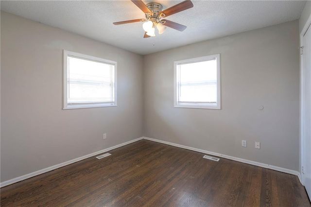 1715 Viking Drive, Independence, MO 64058