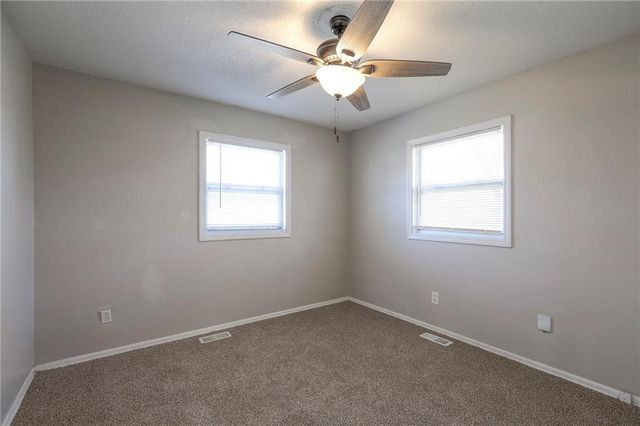 1715 Viking Drive, Independence, MO 64058