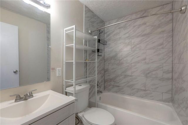 1715 Viking Drive, Independence, MO 64058