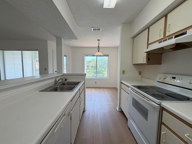815 W Boynton Beach Boulevard 12-203, Boynton Beach, FL 33426