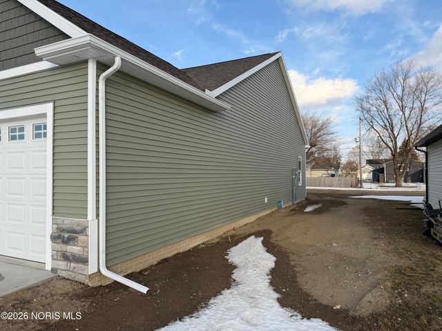 3095 E Plaza Boulevard, Northwood, OH 43619