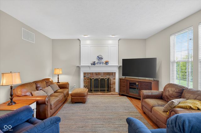 9326 Windrift Way, Zionsville, IN 46077