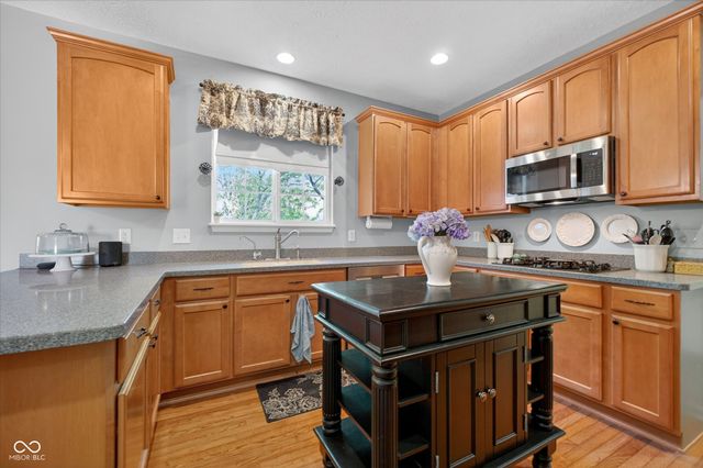 9326 Windrift Way, Zionsville, IN 46077