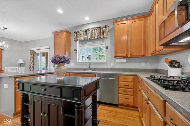 9326 Windrift Way, Zionsville, IN 46077