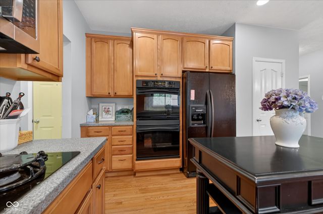 9326 Windrift Way, Zionsville, IN 46077