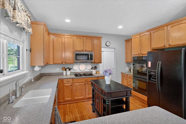 9326 Windrift Way, Zionsville, IN 46077