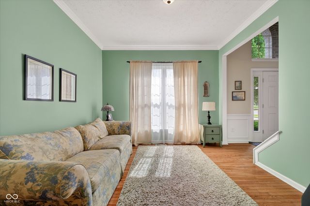 9326 Windrift Way, Zionsville, IN 46077