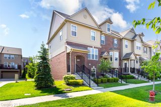 2924 Glenbar Circle, Rochester Hills, MI 48307