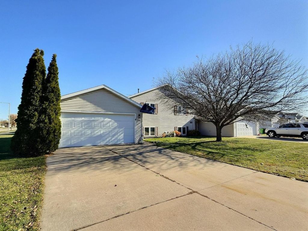 296 WINTERGREEN DRIVE, Omro, WI 54963