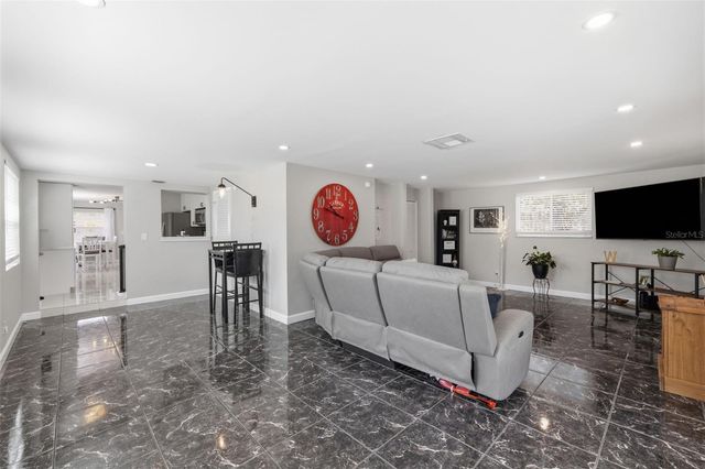 801 89TH AVENUE N, St Petersburg, FL 33702