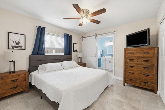 801 89TH AVENUE N, St Petersburg, FL 33702