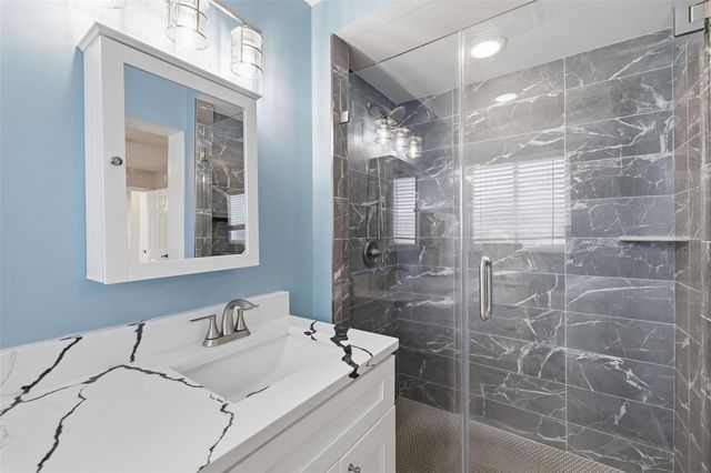 801 89TH AVENUE N, St Petersburg, FL 33702