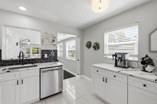 801 89TH AVENUE N, St Petersburg, FL 33702
