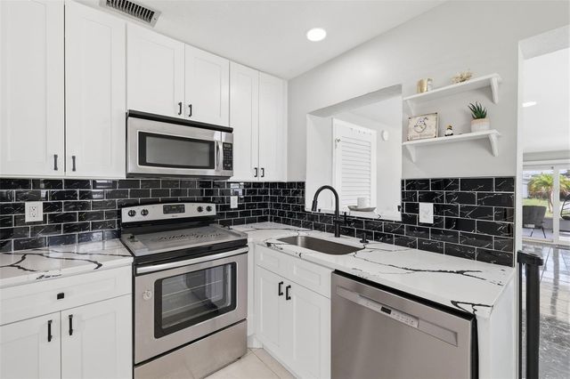 801 89TH AVENUE N, St Petersburg, FL 33702