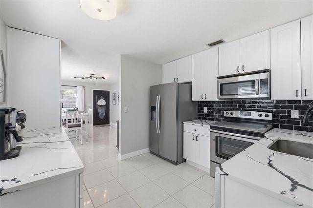 801 89TH AVENUE N, St Petersburg, FL 33702