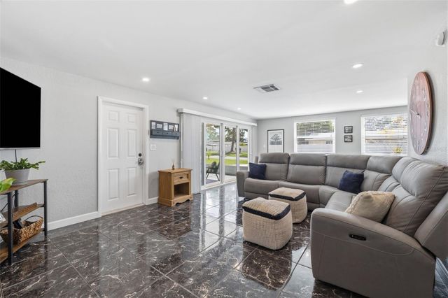801 89TH AVENUE N, St Petersburg, FL 33702