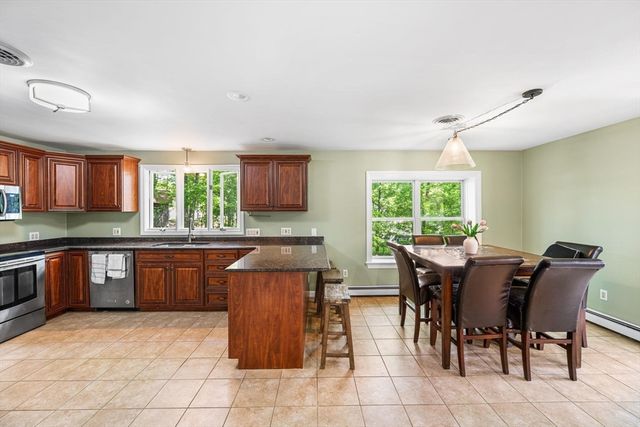 4 Skyview Dr, Walpole, MA 02081
